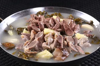 锅仔酸菜煮鸡杂 (1)