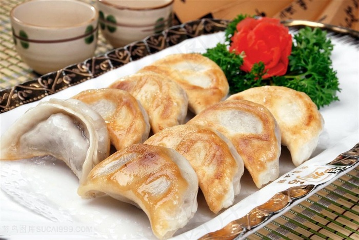 白菜鲜肉锅贴