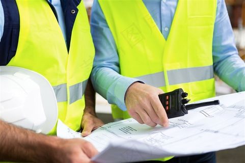 看图中的建筑工程师