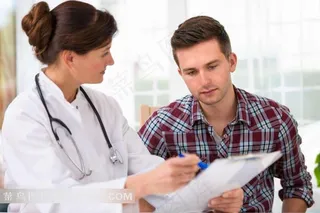 医疗系列 - 正在和病人讨论病情的医生