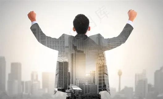 男人与城市的剪影