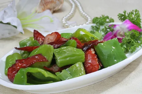 虎皮尖椒炒脆肠  22元 (1)