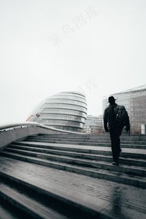 成熟稳重男人背影图片