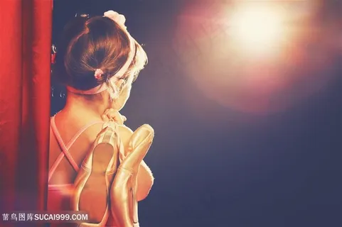 在舞台上小女孩高清图片