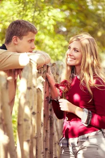 亲密幸福的情侣图片