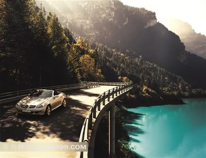奔驰汽车跨桥山路摄影图 奔驰汽车跨桥山路摄影图