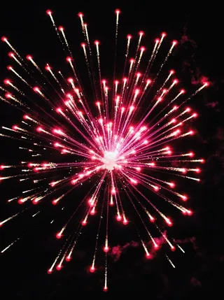 红色绚烂烟花图片