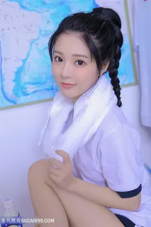 扎着小辫子的清纯美女写真