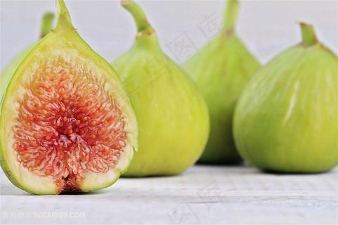 切开露出果肉的无花果高清摄影