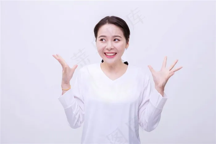 清新美女惊喜表情写真