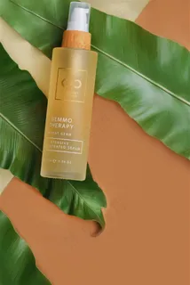 护肤品精华液图片