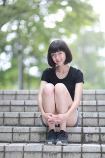 短发美女蔡谨卉高清摄影大图