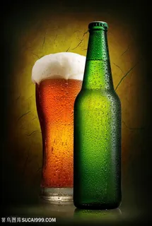 光影啤酒瓶和啤酒杯图片