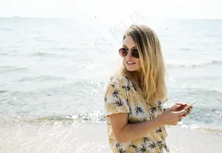 甜美微笑美女图片