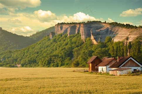 盆地绿色农庄景观田园风光