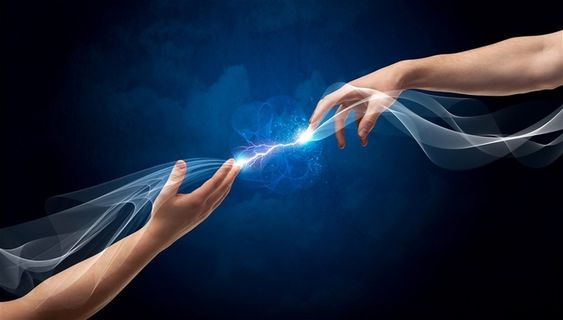 创意点击的手势双手与光效大图