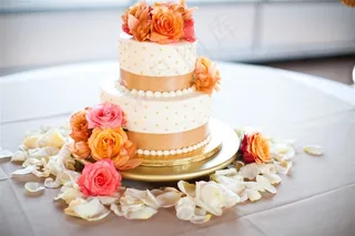 桌上的生日蛋糕