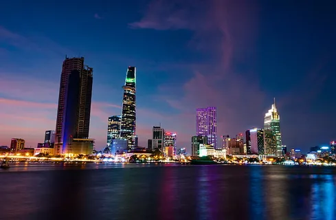 海边繁华城市夜景图片 海边繁华城市夜景图片