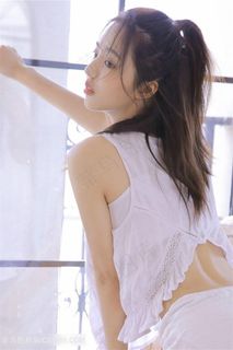 清纯马尾小美女背影图片