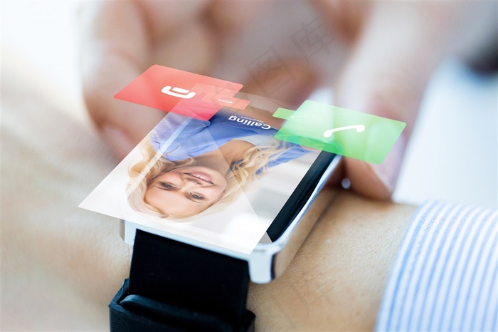 手上的电子手表