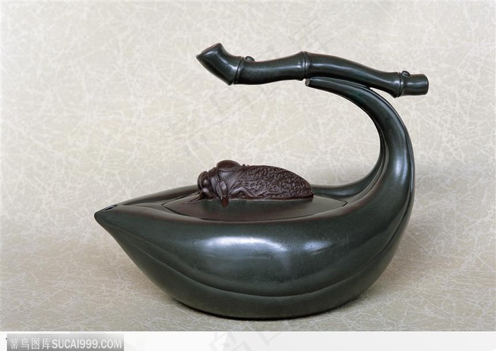 造型优美的紫砂壶