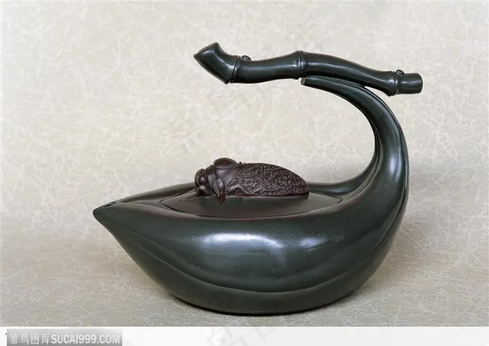 造型优美的紫砂壶