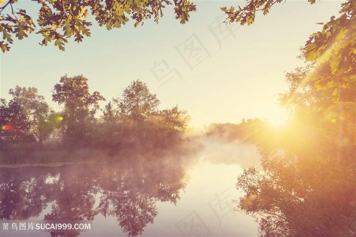 阳光照射湖面风景高清图片