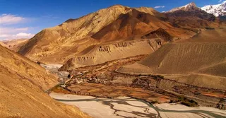 深居内陆距海遥远