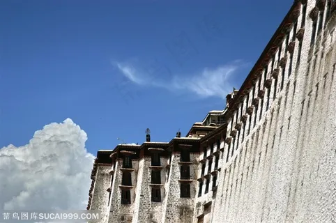 侧视布达拉宫的白色墙壁