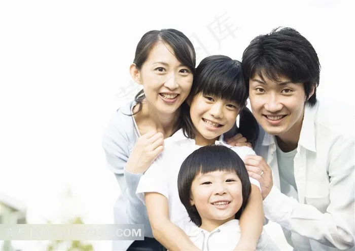 幸福家庭 相拥的一家人温馨大图