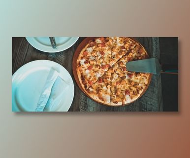 意式薄底烤肉披萨图片