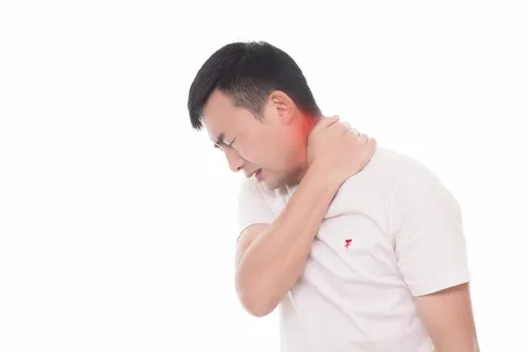 颈椎疼痛关节男性脊椎