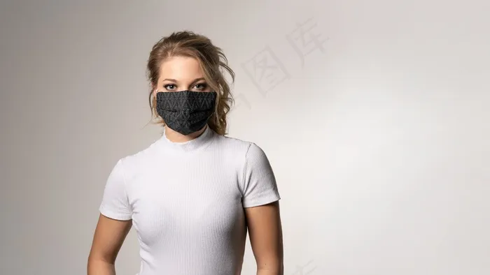 欧洲戴口罩美女图片