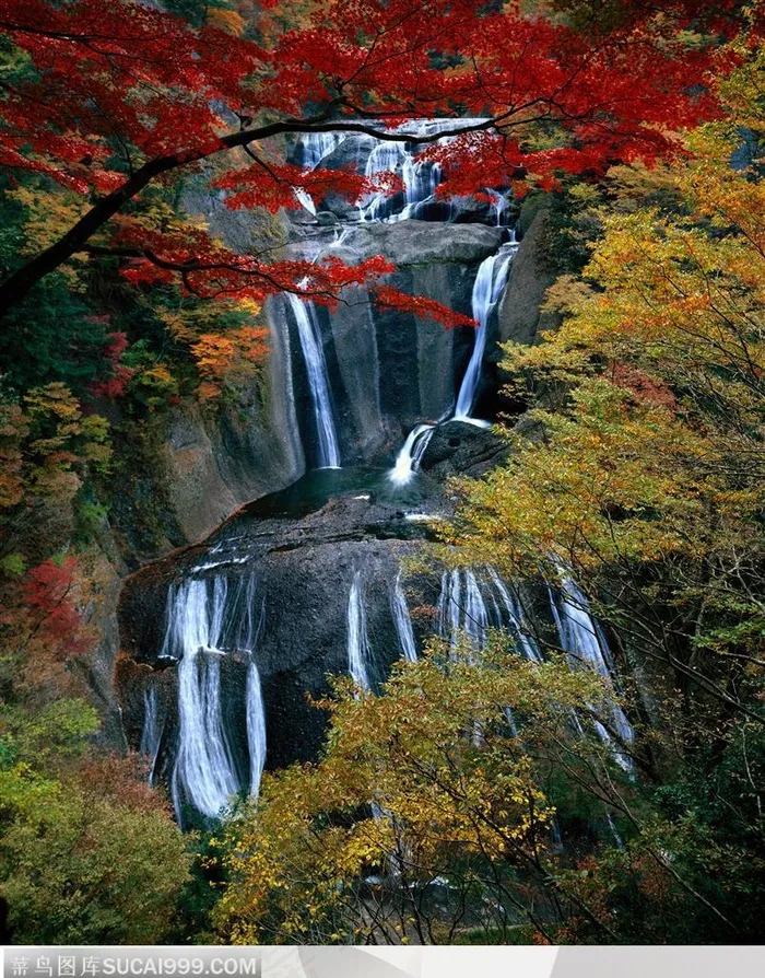 山水瀑布-山间的瀑布