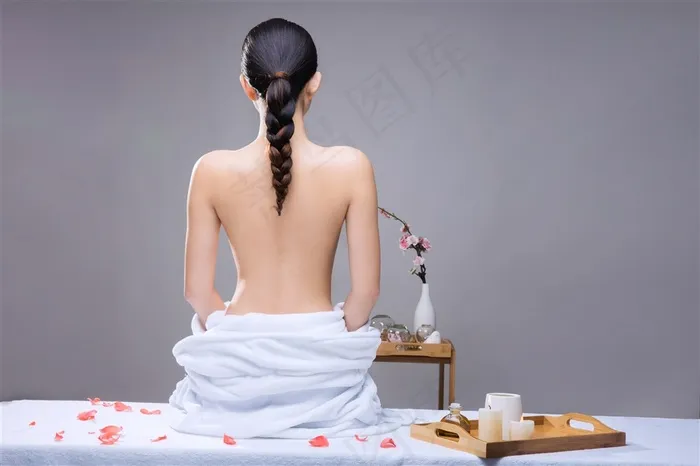 性感的浴袍美女背部图片素材