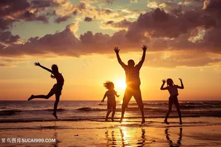 海边跳跃的家庭人物高清图片