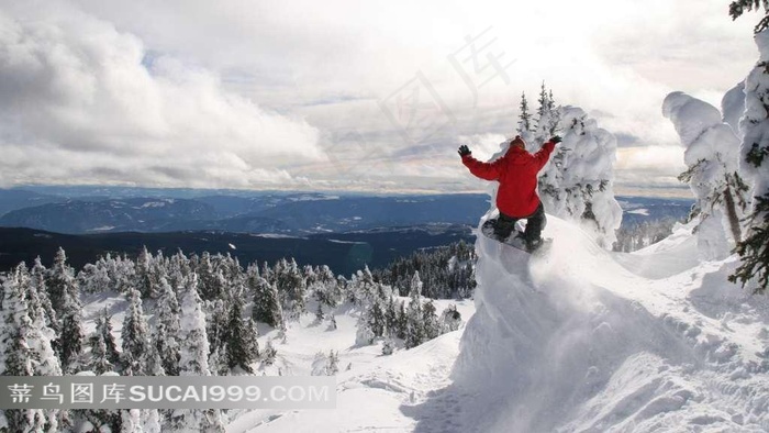 山顶雪地上的人物
