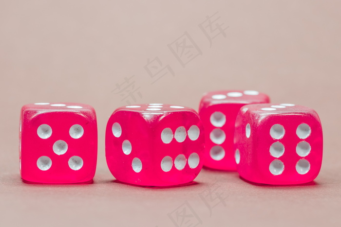 粉色骰子图片