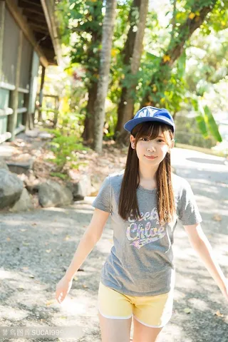 高清日本户外清纯小美女写真