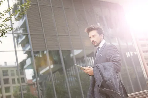 工作中的商务人士高清素材摄影图片