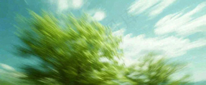 高山模糊绿树植物光影，大自然摄影图(1712x704)