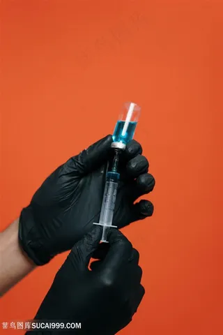 戴黑色手套打疫苗图片