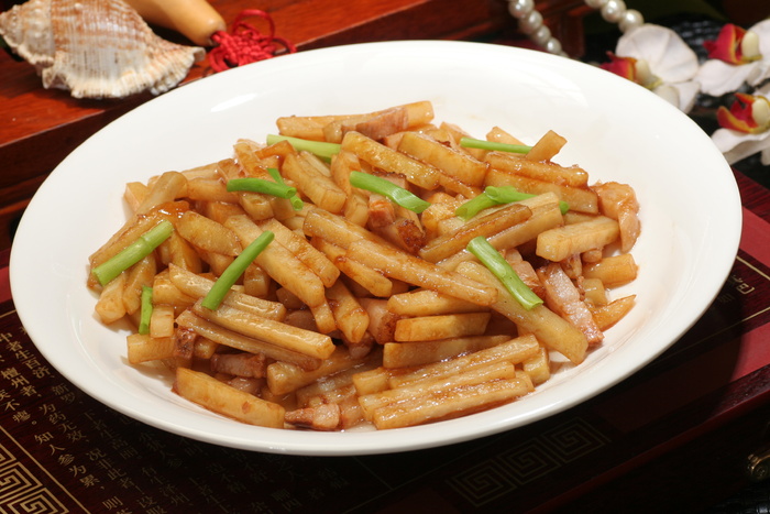 腌肉土豆条 15元