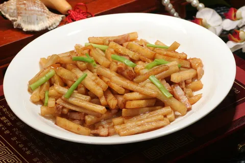 腌肉土豆条 15元