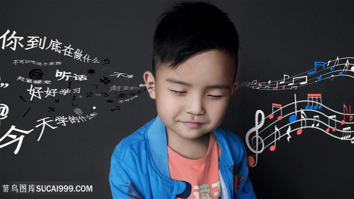 享受唠叨音乐的男孩