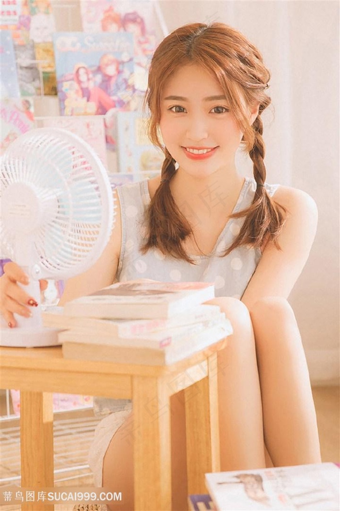 吹风扇的*清纯女生图片