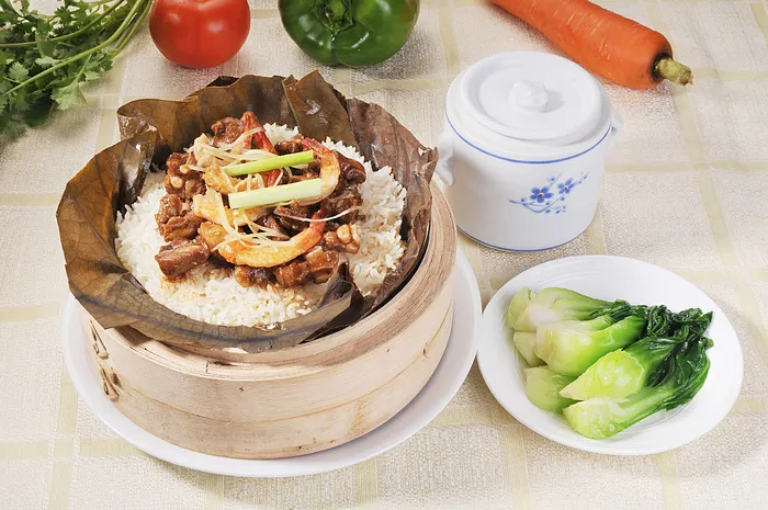 虾干排骨荷叶饭