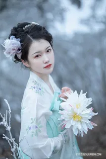 唯美清纯古装汉服冬季写真美女图片