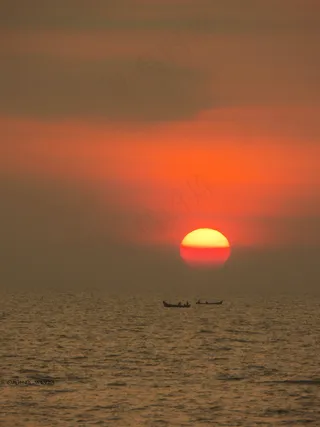海上夕阳西下风景图片