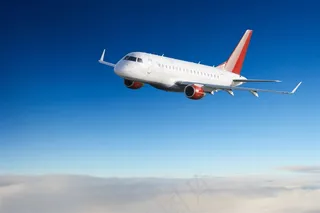 天空飞行的白色飞机素材欣赏